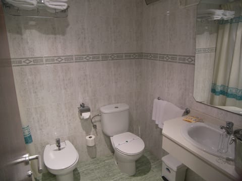 Double Room | Bathroom | Towels, soap, toilet paper