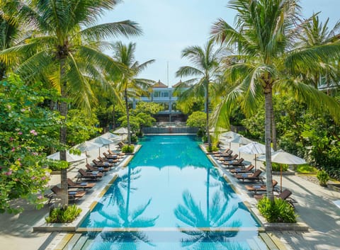Outdoor pool, pool umbrellas, sun loungers