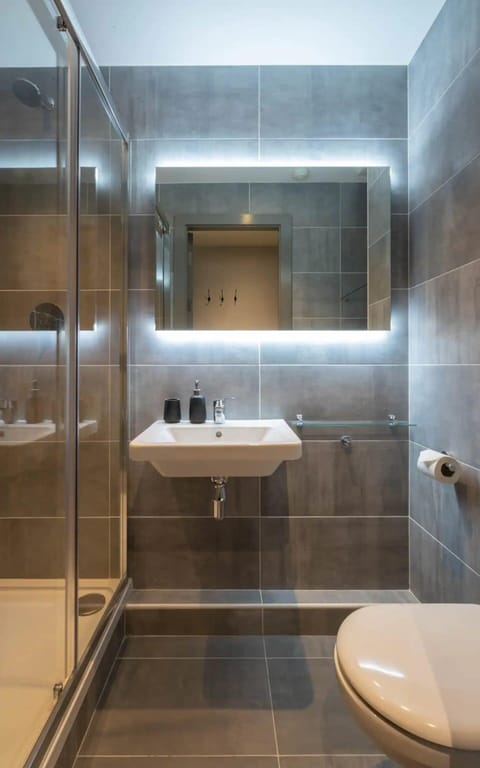 Desk, laptop workspace, free WiFi, bed sheets