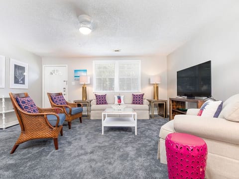 House, Multiple Beds, Kitchen, Garden View | Living area | TV