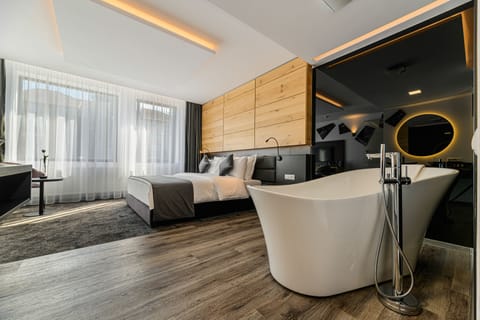Design Luxury Executive Room | Minibar, soundproofing, free WiFi, bed sheets