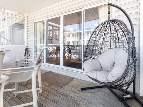 Condo, Multiple Beds, Kitchen, Beach View | Property grounds