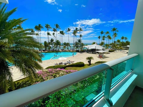 Apartment, 2 Bedrooms, Smoking, Balcony | Property grounds