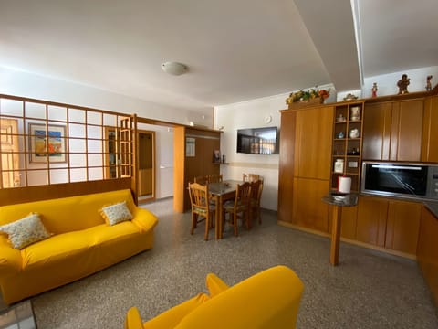 Apartment, 1 Bedroom, Smoking, Terrace | Living area