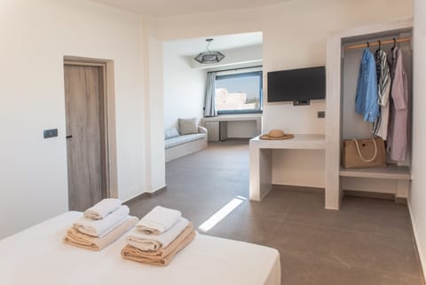 Exclusive Sea View Outdoor Hot Tub | Soundproofing, free WiFi, bed sheets