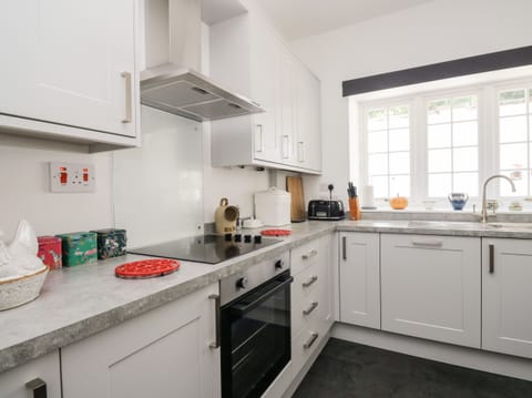 Fridge, dishwasher, electric kettle, toaster