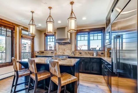 Condo (Luxury 4 Bedroom Condo on Main Street) | Exterior