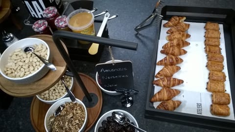 Daily continental breakfast (EUR 14.50 per person)