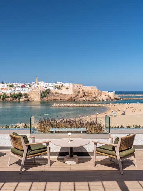 2 bars/lounges, rooftop bar
