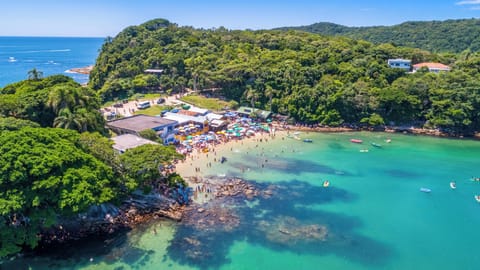 Beach nearby, white sand, 14 beach bars