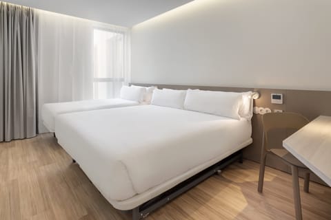 In-room safe, soundproofing, free WiFi