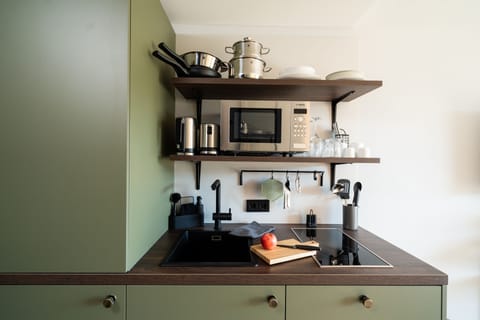 Design Studio | Private kitchen | Full-size fridge, microwave, stovetop, dishwasher