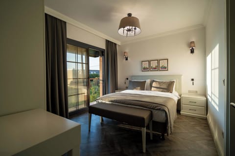 Standard Suite | In-room safe, desk, laptop workspace