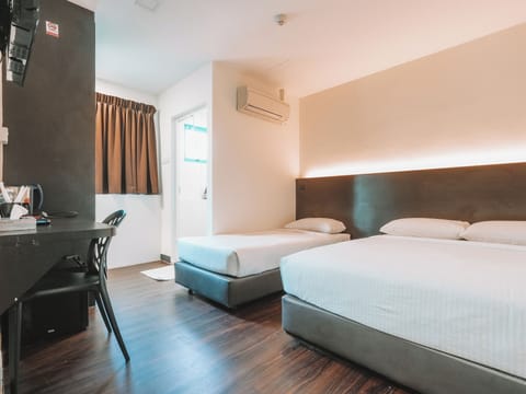 Connecting room, Window | In-room safe, WiFi (free), bed sheets