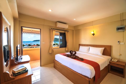 Deluxe Room | Desk, iron/ironing board, free WiFi, bed sheets