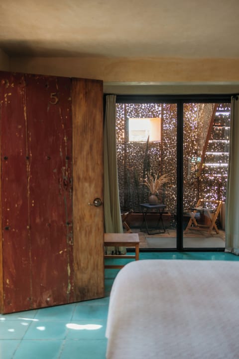 Deluxe Room | 1 bedroom, in-room safe, individually furnished, desk