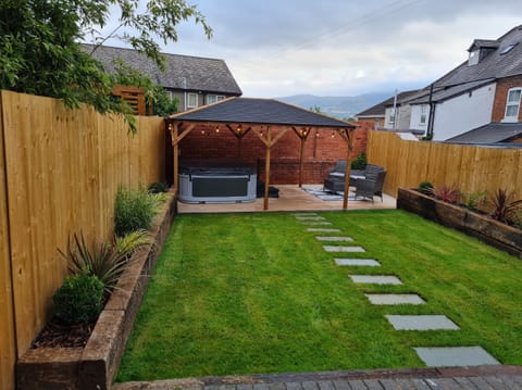 Cottage | Property grounds