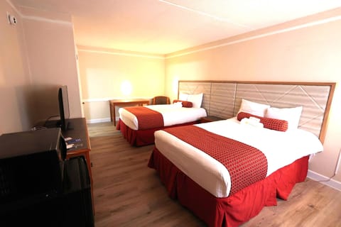 Premium bedding, desk, iron/ironing board, free WiFi