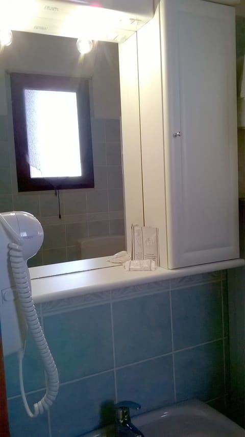 Double Room, Balcony, Sea View | Bathroom | Shower, free toiletries, hair dryer, bidet