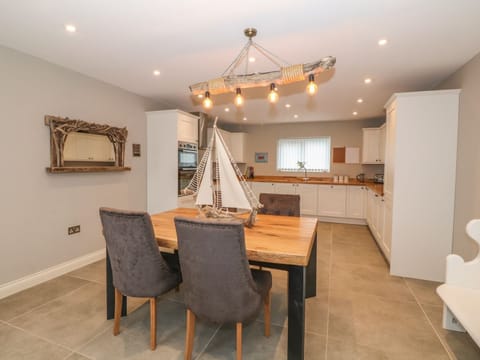 Fridge, dishwasher, cookware/dishes/utensils