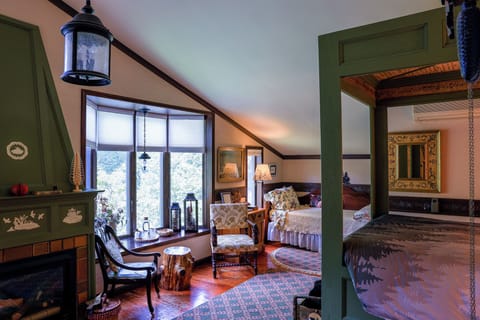 Room, Private Bathroom (China) | Premium bedding, individually decorated, individually furnished