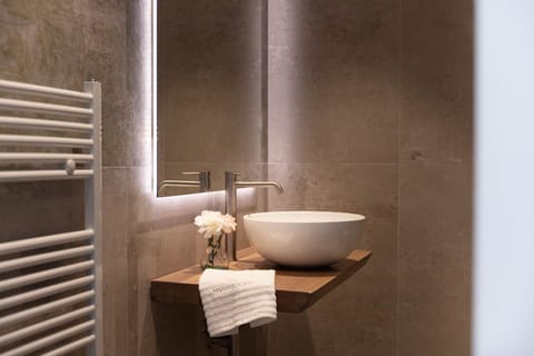 Classic Room, Accessible | Premium bedding, down comforters, minibar, in-room safe