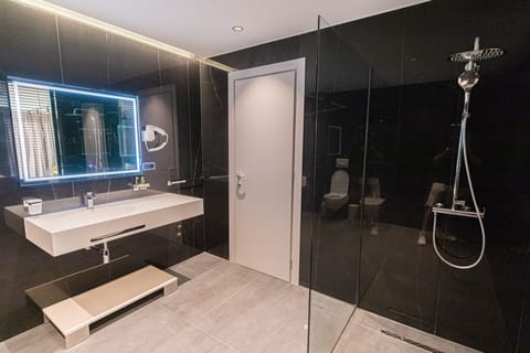 Deluxe Double Room, 1 King Bed with Sofa bed, Balcony | Bathroom | Shower, slippers, towels