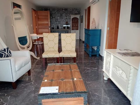 Deluxe Suite | Premium bedding, down comforters, individually decorated