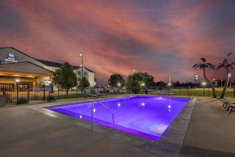 Seasonal outdoor pool, open 6:00 AM to 10:30 PM, sun loungers