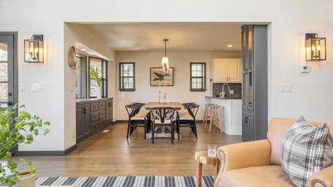 House (6 Bedrooms) | Interior