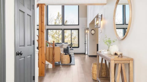 House (6 Bedrooms) | Interior