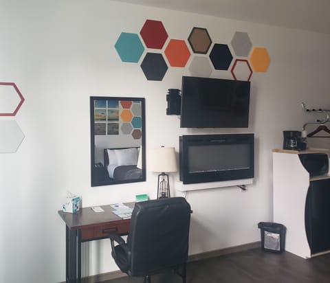 Standard Single Room, 1 King Bed | Premium bedding, down comforters, individually decorated