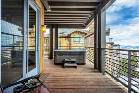 Suite, 5 Bedrooms | Balcony