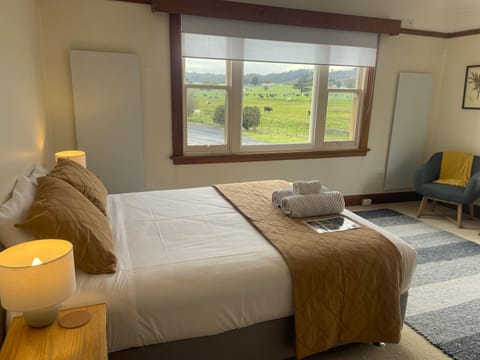 Ironstone | Laptop workspace, free WiFi