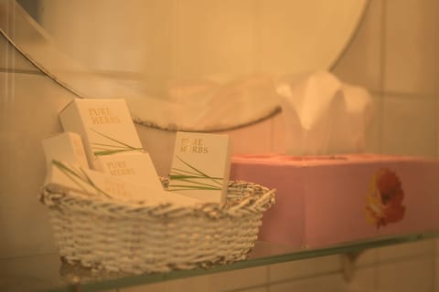 Standard Room, Resort View | Bathroom | Free toiletries, hair dryer, towels