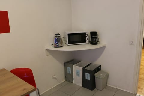 Family Apartment (04 - Giove) | Private kitchen | Full-size fridge, microwave, oven, stovetop