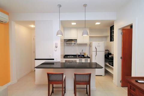 Executive Quadruple Room | Private kitchen | Fridge, oven, stovetop, coffee/tea maker