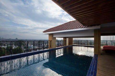 Outdoor pool, sun loungers