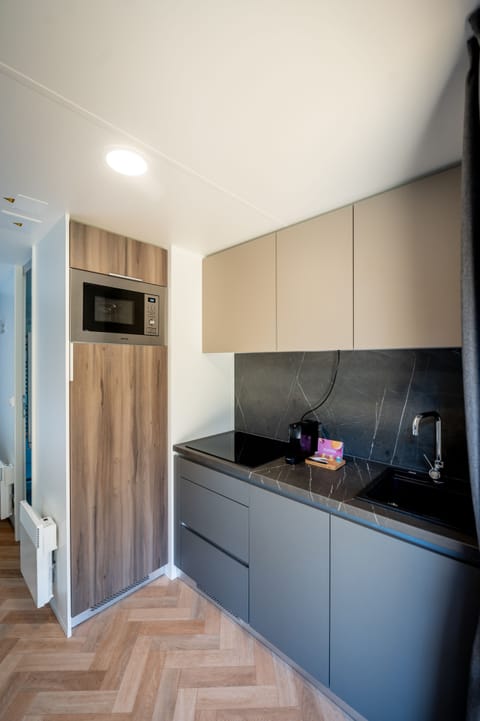 Luxury Bungalow | Private kitchen | Full-size fridge, microwave, stovetop, dishwasher