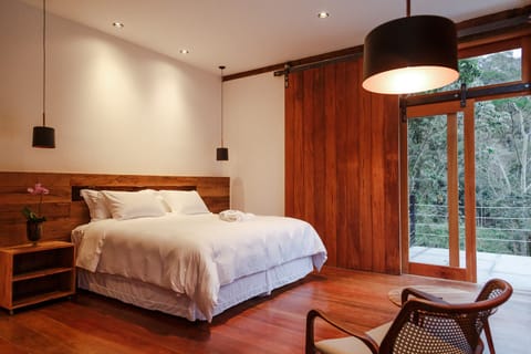 Cascata Sede Bela Vista | Premium bedding, down comforters, pillowtop beds, individually decorated