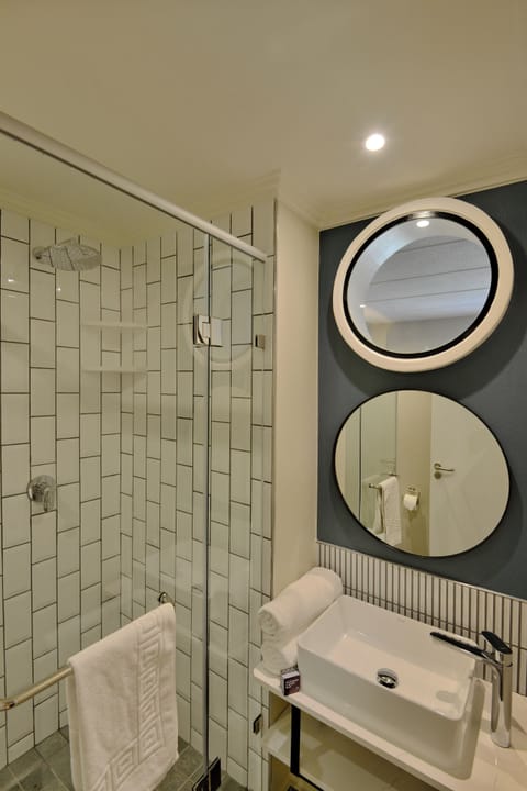 Shower, free toiletries, hair dryer, towels