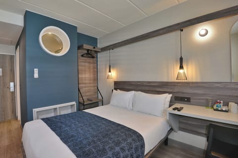 Desk, blackout drapes, iron/ironing board, free WiFi