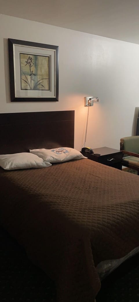 Comfort Room, 1 Queen Bed | Free WiFi, bed sheets