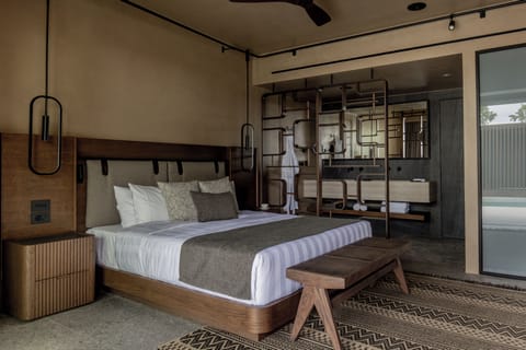 Signature Villa with Private Pool & Steam Bath | Bathroom | Separate tub and shower, rainfall showerhead, designer toiletries