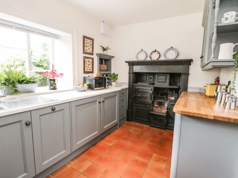 Fridge, dishwasher, electric kettle, cookware/dishes/utensils