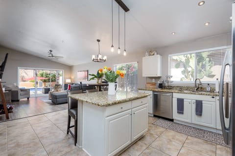 House, 3 Bedrooms | Private kitchen | Coffee/tea maker, fridge, oven, toaster