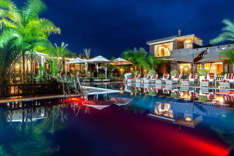 Outdoor pool, sun loungers