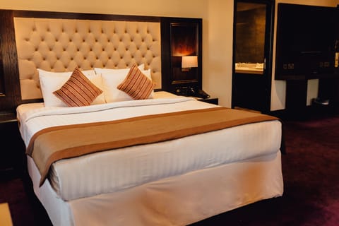 Individually furnished, desk, iron/ironing board, free WiFi