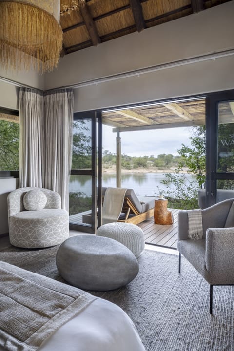 Luxury Suite, 2 Bedrooms | Minibar, WiFi (free)
