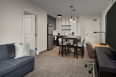 Deluxe Suite, 1 King Bed with Sofa bed | Bed sheets